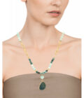 Collar Viceroy 1400C01016 de mujer en acero dorado con abalorios en tonos verdes y azules